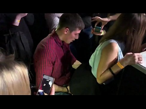 ❤️ ロシアのナイトクラブでリアルセックス。18歳のロシア人少女がナイトクラブで肛門と膣を犯される ️ ハードポルノ ❌️